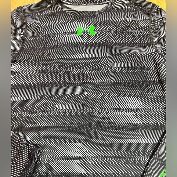 Under Armour Long Sleeve Shirt Gray / Black. Lines Pattern Coldgear Youth XL - Picture 3 of 6